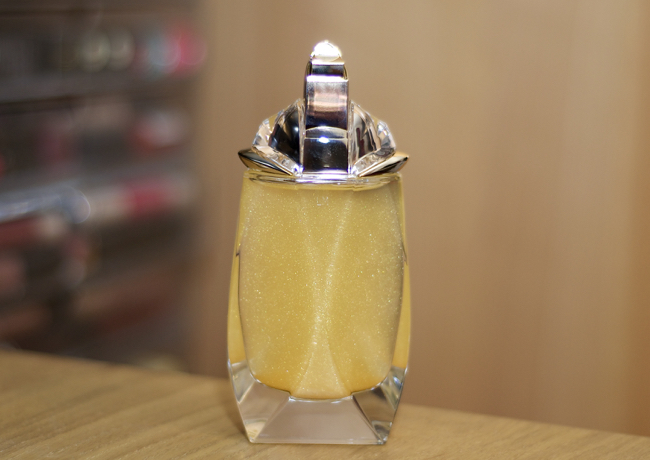 Thierry-Mugler-Alien-Eau-Extraordinaire-Gold-Shimmer